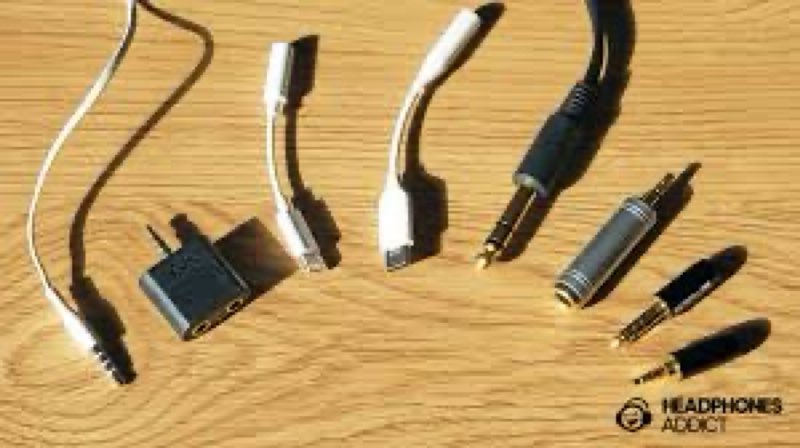 Assortment of loose electronics, headphones, etc.