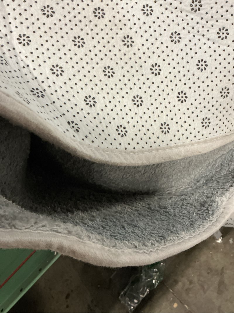 Condition photo showing Good Condition for 7x10 feet grey area rugs for bedroom, indoor washable memory foam rug for living room, modern aesthetic minimalist non-slip carpets for kids boys girls adults dorm home decor grey 7' x 10' (rectangular)
