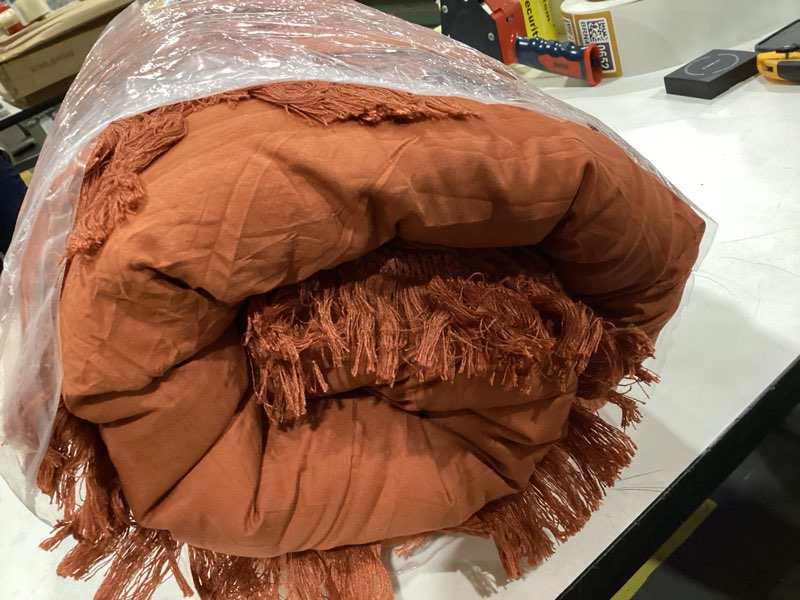 Condition photo showing New/Like New for andency king size boho orange comforter