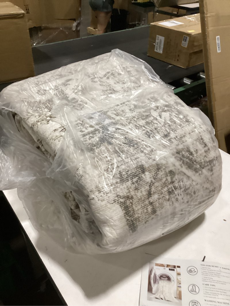 Condition photo showing Good Condition for **similar to**9x12 neutral area rug beige vintage living room bedroom washable carpet non-slip soft low pile farmhouse indoor large throw rug for dining room office 9' x 12' (rectangular) beige