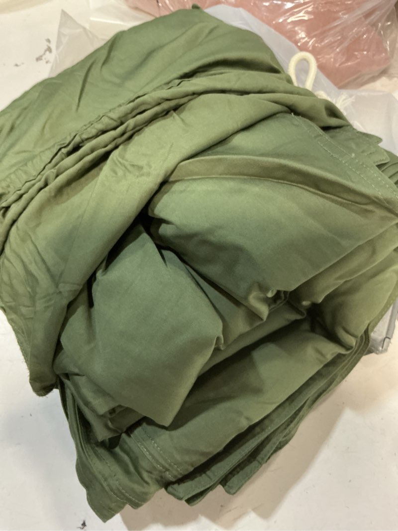 Condition photo showing New/Like New for bamboo sheet set (size: king color: olive)