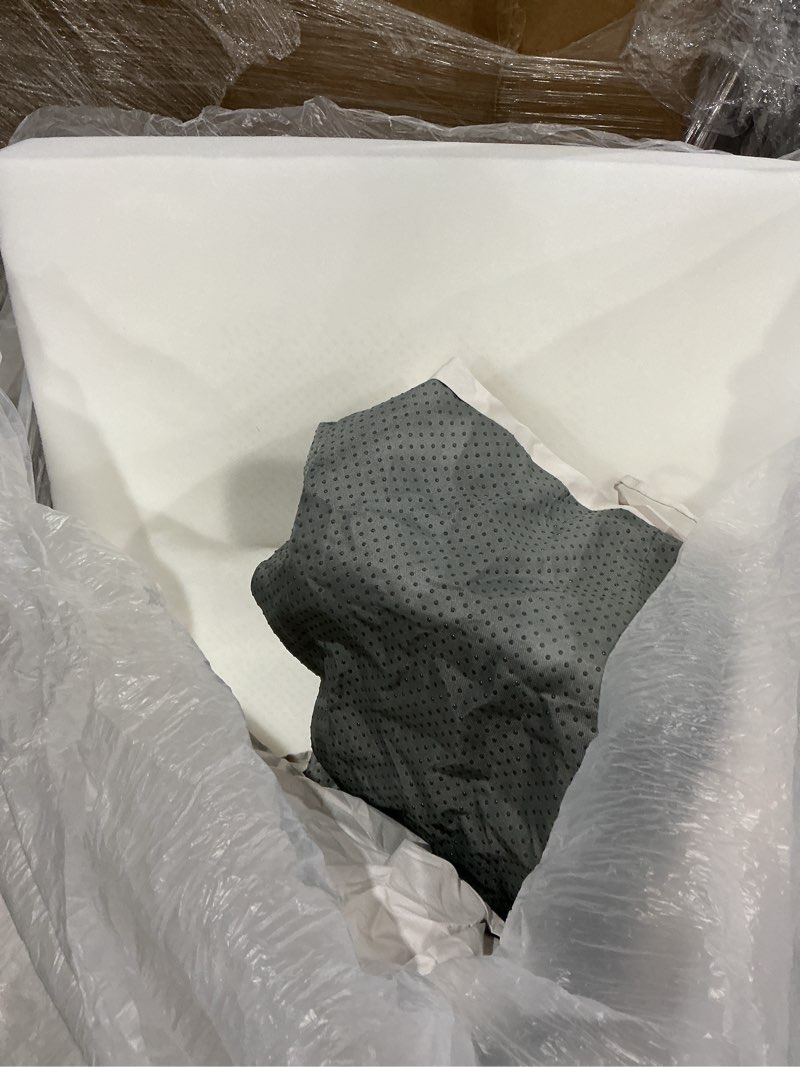 Condition photo showing Good Condition for outdoor chaise lounge cushions 2 pack, patio lounge chair pads with removable washable cover, quick dry foam cushions for pool, lawn, deck(2, cream?72x21x3in?) 2 cream?72x21x3in?