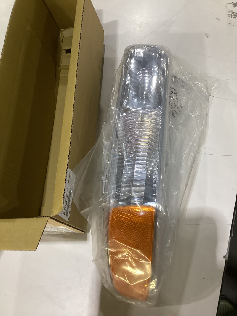 tyc left turn signal/parking/side marker light compatible with 1999-2002 chevrolet silverado