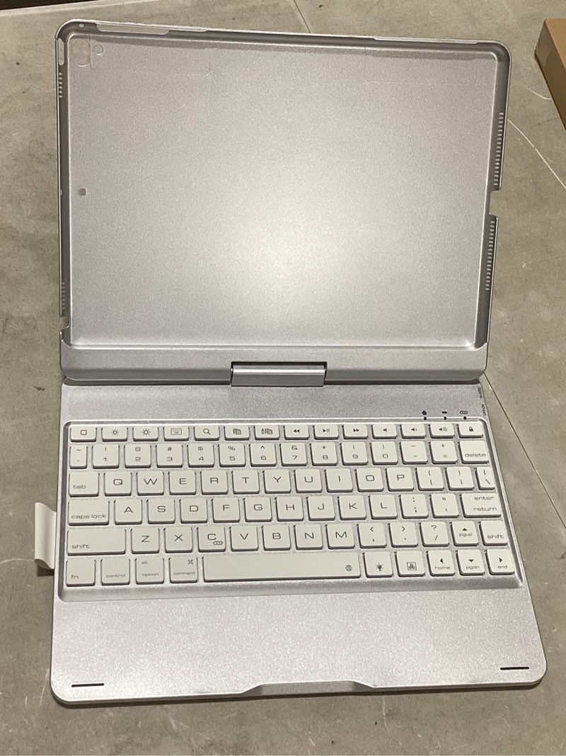 Condition photo showing Good Condition for Untitled Item