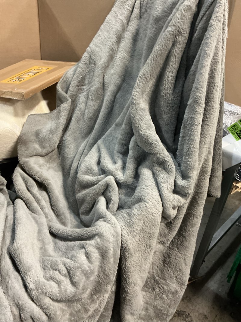 Condition photo showing As Is for UGG Plush Cal King/King Blanket for Bed, Fleece Cozy Soft Blanket, Luxury Warm Extra Large Throw for Couch, Washable Hypoallergenic Bedding Essentials, 110" x 90", Seal Grey (Whitecap) King Grey
