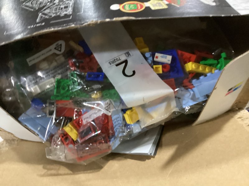 Condition photo showing Good Condition for LEGO Icons Santa's Post Office Building Set for Adults - Christmas Village Decoration for Home - Includes Santa Minifigure, 4 Elves Minifigures, and More - Gift Idea for Men and Women - 10339