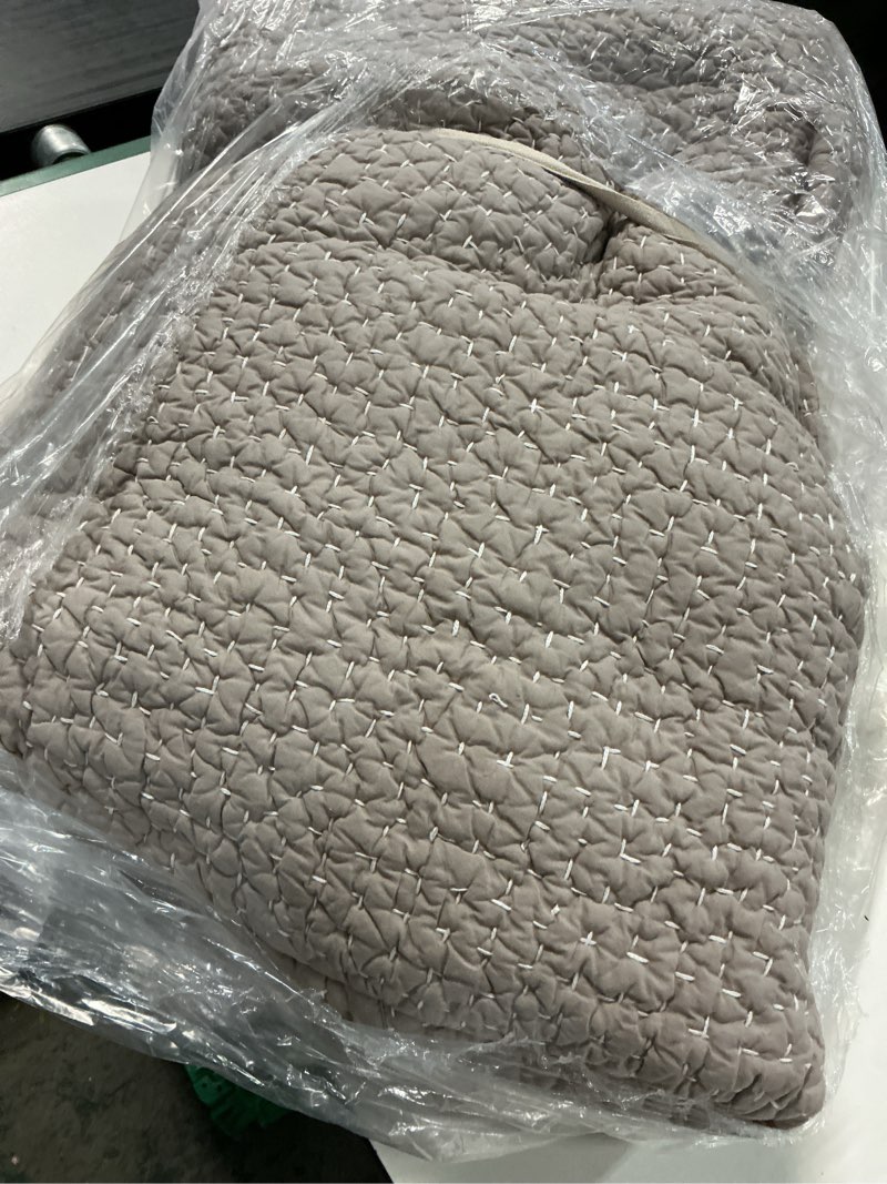 Condition photo showing Good Condition for european linen cotton stitch quilt set