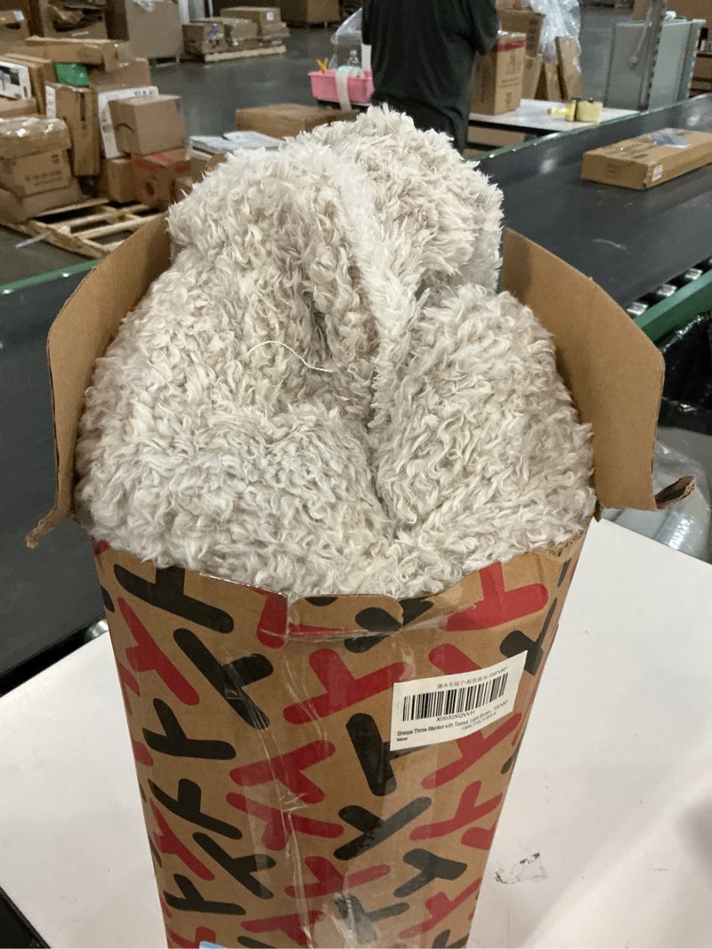 Condition photo showing Good Condition for Ultra Soft Fleece Sherpa Blanket King Size,Lightweight Cozy Boho Bed Blanket with Decorative Tassel, Pattern Reversible, 2 Tones Ombre Light Brown,104”x90” Light Brown With Tassel King-104" x 90"