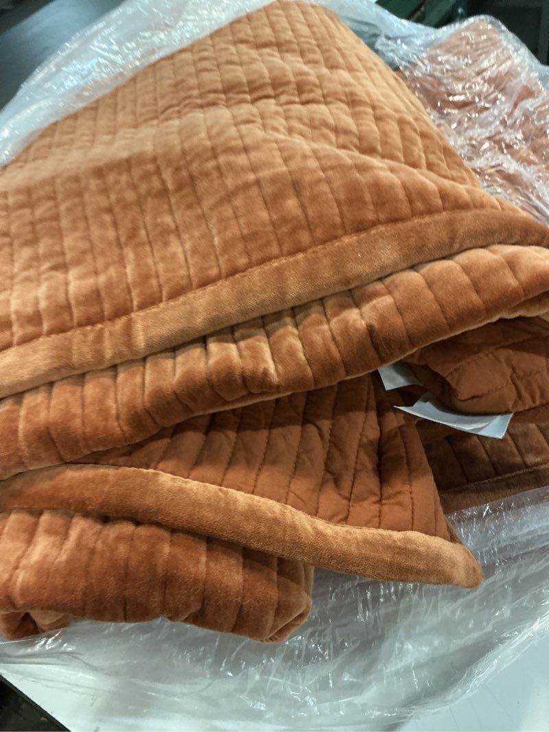 Condition photo showing Good Condition for cotton velvet channel quilt king terracotta 