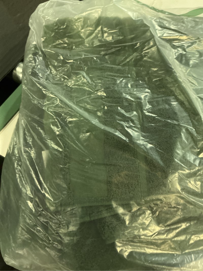 Condition photo showing Good Condition for REDKISS Large Bath Towels Set 2 Piece, 100% Cotton, 31x63 in,Heavyweight 760GSM, Highly Absorbent & Quick Dry, Super Soft Luxury Towels for Bathroom,Hotel Collection - Green