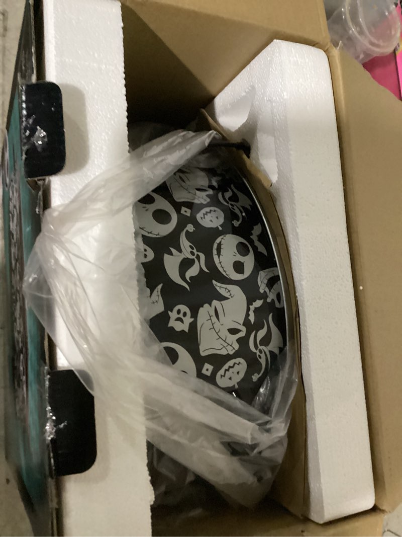 Condition photo showing New/Like New for disney the nightmare before christmas slow cooker by select brands - slow cooker for kitchen - dishwasher-safe stoneware crock insert - 7 quarts