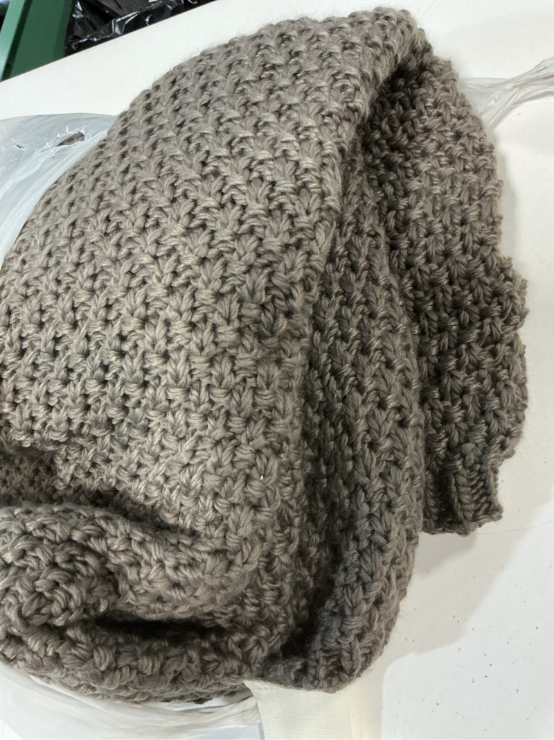 Condition photo showing Good Condition for oversized recycled knit throw blanket gray - threshold™