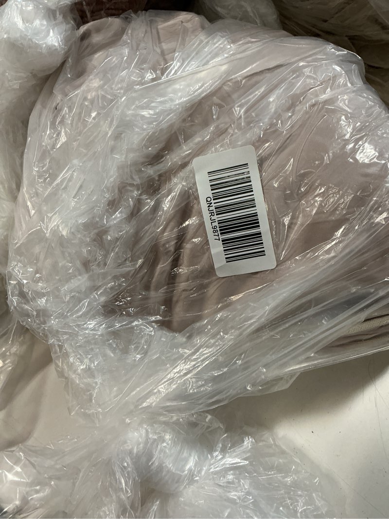 Condition photo showing Good Condition for bamboo dream quilt set, king/cal king, soft blush