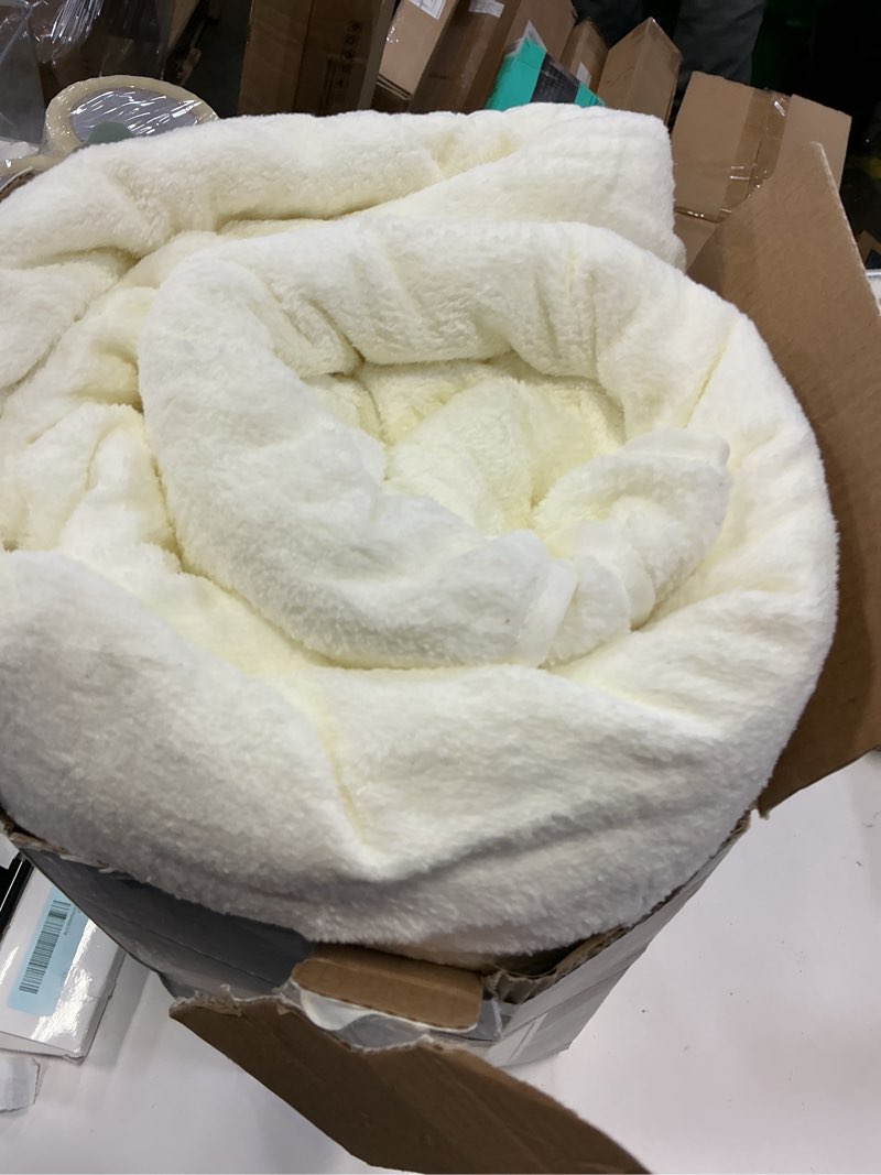 Condition photo showing Good Condition for jessy home 4 pack oversized bath sheet towels 700 gsm ultra soft dark white bath towel set