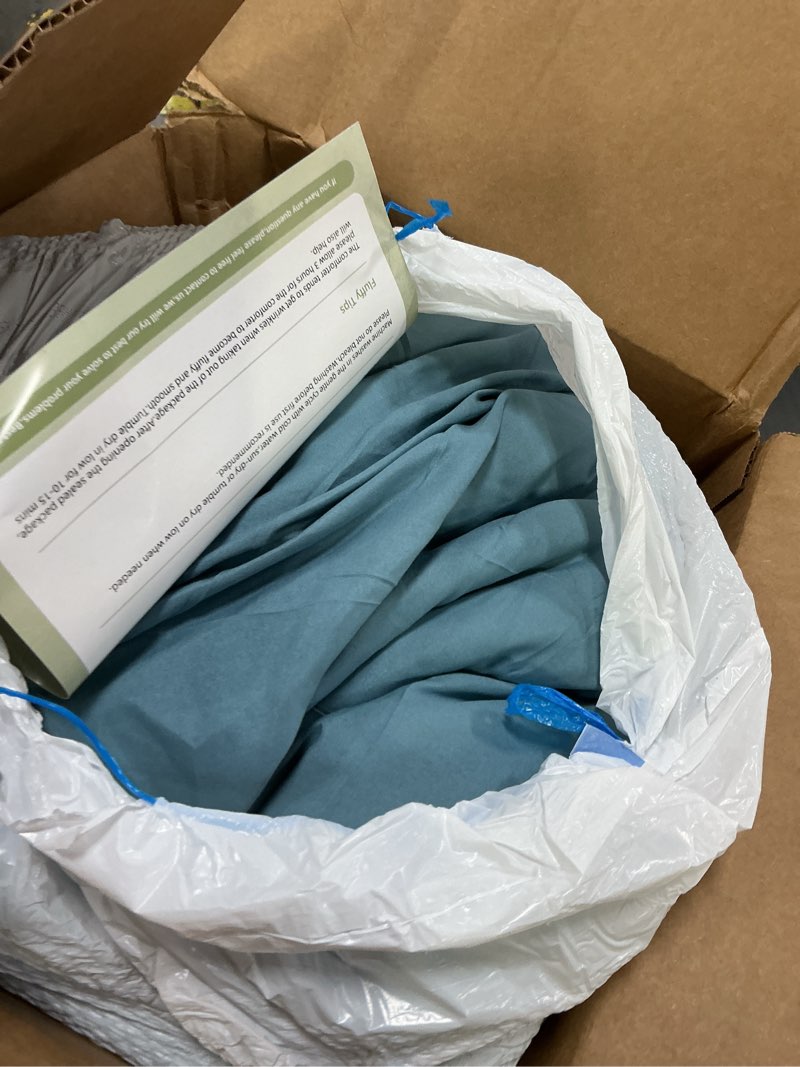 Condition photo showing As Is for rosgonia oversized queen comforter dusty blue, 3pcs (1 comforter & 2 pillowcases) lightweight oversi