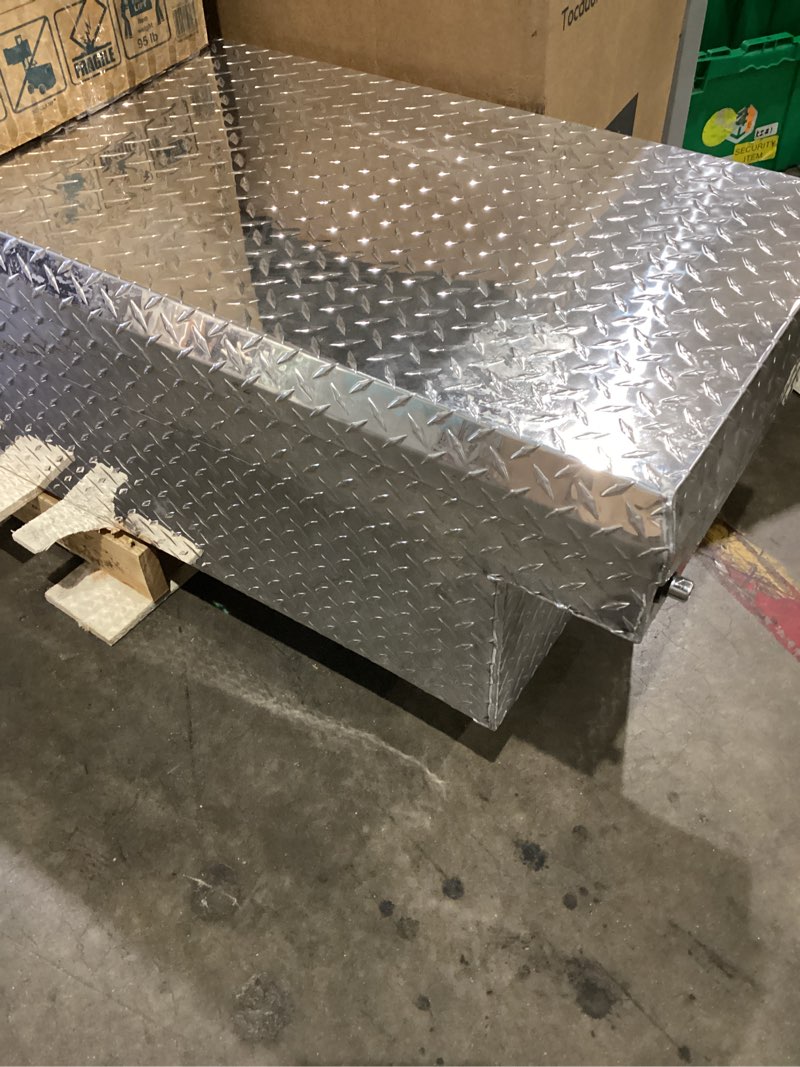 Condition photo showing Good Condition for craftsman 71.3-in x 19.5-in x 17.2-in silver aluminum crossover truck tool box