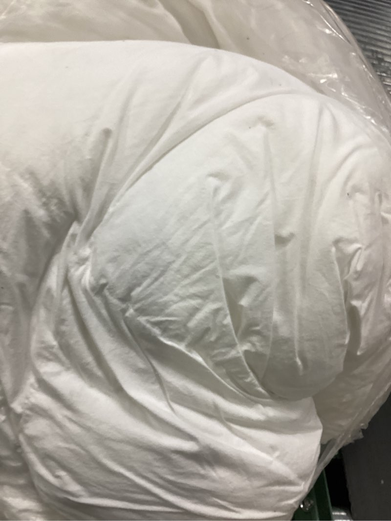 Condition photo showing Good Condition for cotton pintuck comforter, full/queen, white