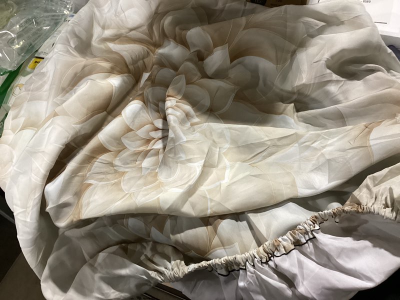 Condition photo showing Good Condition for round fitted tablecloth with elastic edge, waterproof stain resistant fabric table cover for 37"-44" round table, indoor outdoor dining, kitchen decor, camping, holiday, party, floral relief floral relief 44" (round)