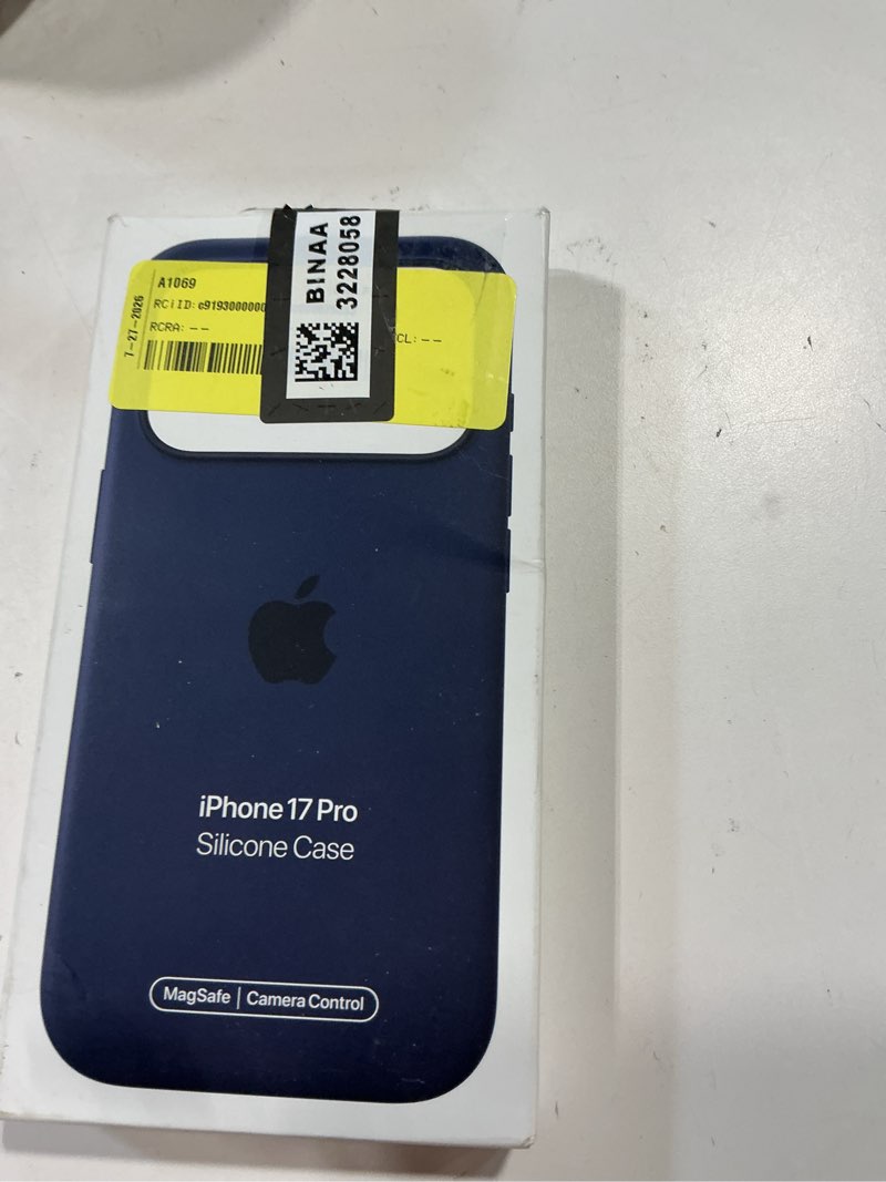 Condition photo showing Good Condition for apple iphone 17 pro silicone case with magsafe – midnight