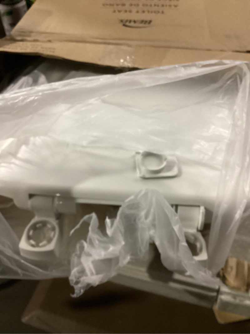 Condition photo showing Good Condition for Bemis 7300SLEC Slow Close Toilet Seat, Easy Clean Hinges and Durable Plastic Seat, Made in USA, Elongated, White