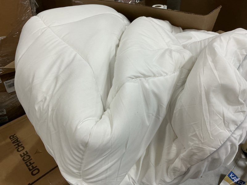 Condition photo showing Good Condition for kayfia twin mattress topper,extra thick mattress pad cover for deep sleep,3d+7d snow down alternative fill overfilled plush pillow top with 8-23 inch deep pocket-white