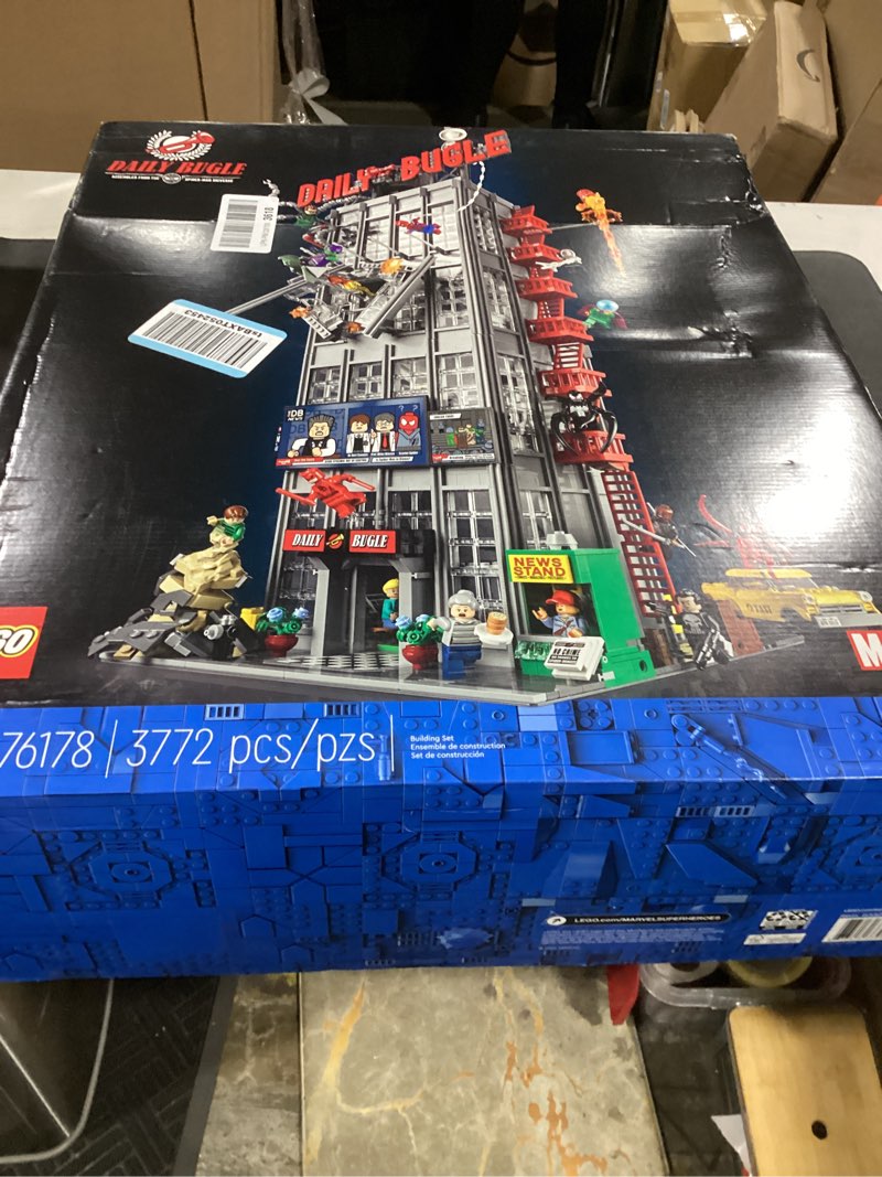 Condition photo showing Good Condition for lego marvel spider-man daily bugle building sets for adults - display as office or book shelf decor - gifts for christmas - 25 minifigures - 76178 standard packaging