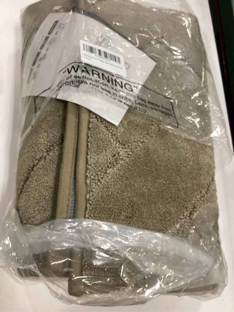 Condition photo showing Good Condition for PURRUGS Dirt Trapping Door Mat 32" x 47", Non-Slip Machine Washable Entry Rug, Shoe Scraper, Dog Doormat, Super Absorbent Welcome Mat for Front & Back Door, Muddy Wet Shoes & Paws, Taupe Taupe 32" x 47"