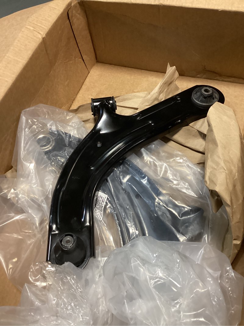 Condition photo showing Good Condition for Front Left & Right Lower Control Arm w Ball Joint & Bushing Assembly Kit Fits 07-18 Nissan Tiida, 07