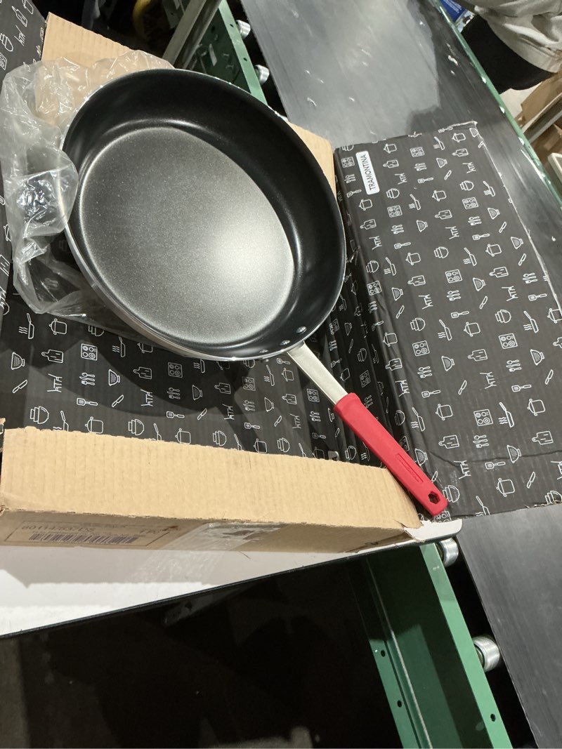 Condition photo showing Good Condition for tramontina professional series 14" nonstick fry pan
