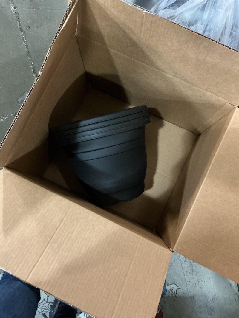 Condition photo showing Good Condition for no saucers 5 packs 14 inch flower pots, planters for indoor & outdoor plants with drainage holes | plastic flower pots, large planter (black, 14 inch) black 14 inch 5 pack