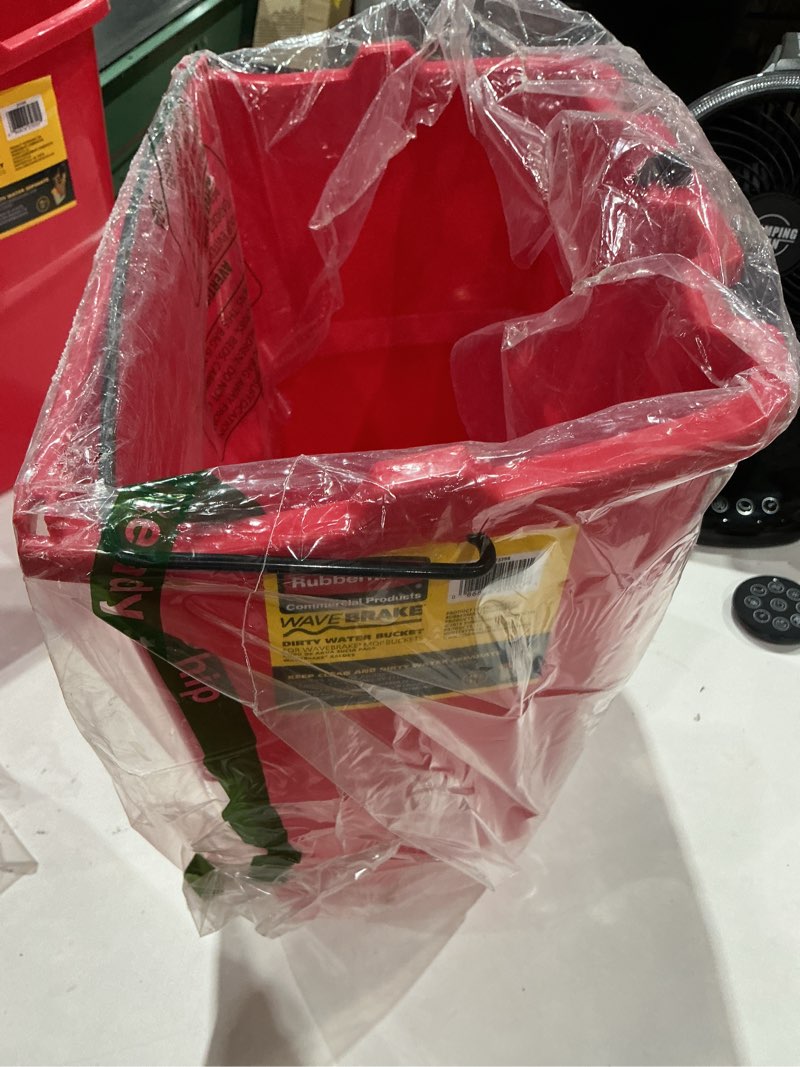 Condition photo showing Good Condition for wringer bucket red 18qt