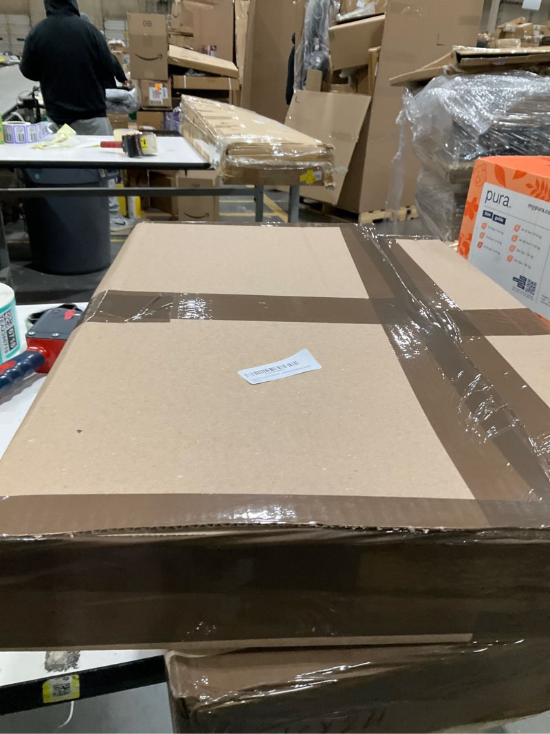 Condition photo showing item condition for Canvas Floater Frame for 1”–1.25”Deep Gallery Wrapped Canvas, Wood-Look Floating Frame Wall Artwork for Oil Paintings, Gallery Bedroom, Living Room, Studio, Made in USA(Black,16x24) black 16L" x 24W"