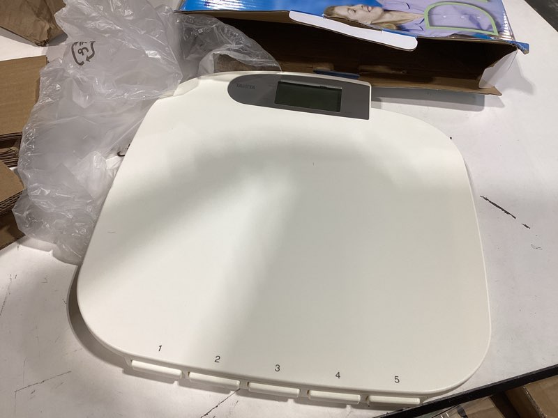 Condition photo showing Good Condition for tanita hd-351 japan technology digital bathroom weight scale- 440 lbs capacity - accurate & precise with 5 multi-user convenience, previous & current weight memory - 2" easy to read large display