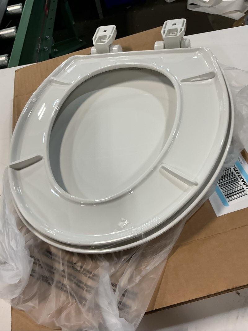 Condition photo showing Good Condition for mayfair caswell modern slow close toilet seat, durable plastic seat, made in usa, round, white round 1 seat