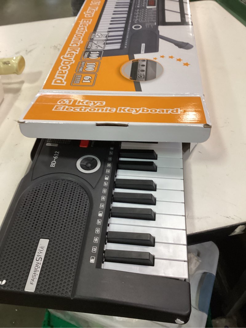 Condition photo showing Good Condition for 61 Key Keyboard Piano, Portable Electronic Keyboard Piano for Beginners with Speakers, Microphone, S