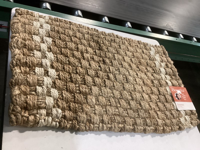 Condition photo showing New/Like New for outdoor handwoven jute doormat – 18 x 30 inch, white entry mat