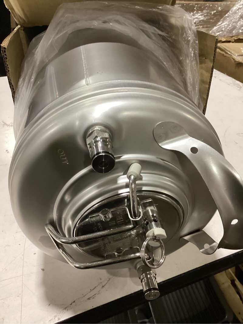 Condition photo showing Good Condition for new 5 gallon ball lock keg, stainless steel beer keg with single handle for draft, homebrew and craft beer