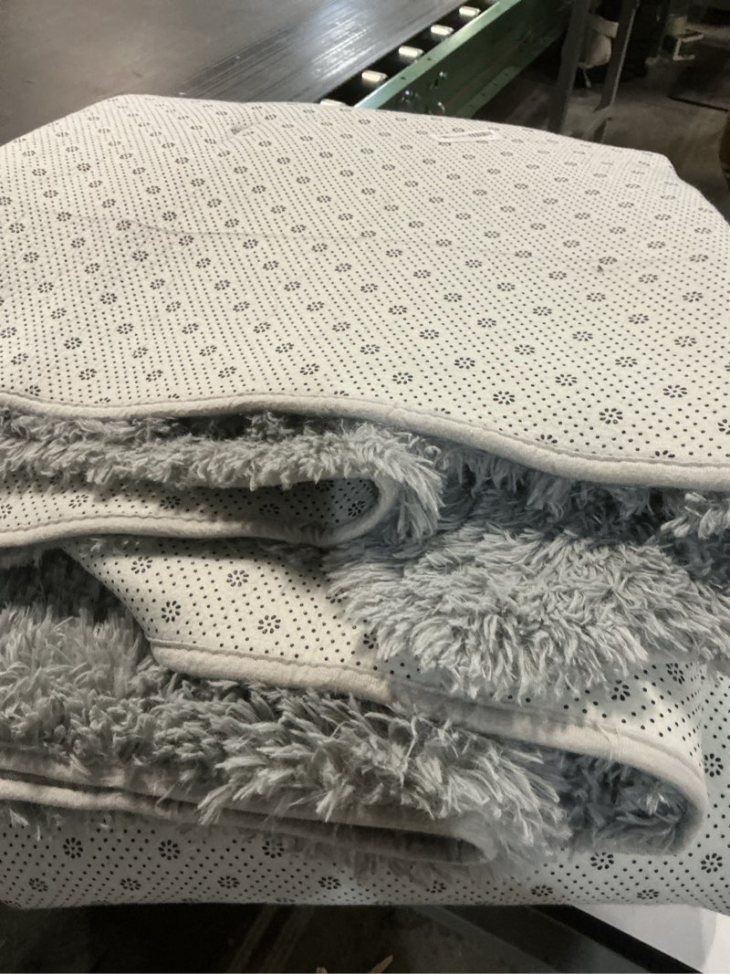 Condition photo showing Good Condition for Noahas Extra Large 10x14 Area Rugs for Living Room,Fluffy Grey Bedroom Rug,Big Thick Plush Shag Non-Skid Soft Shaggy Throw Carpet 10' x 14' (Rectangular) Grey
