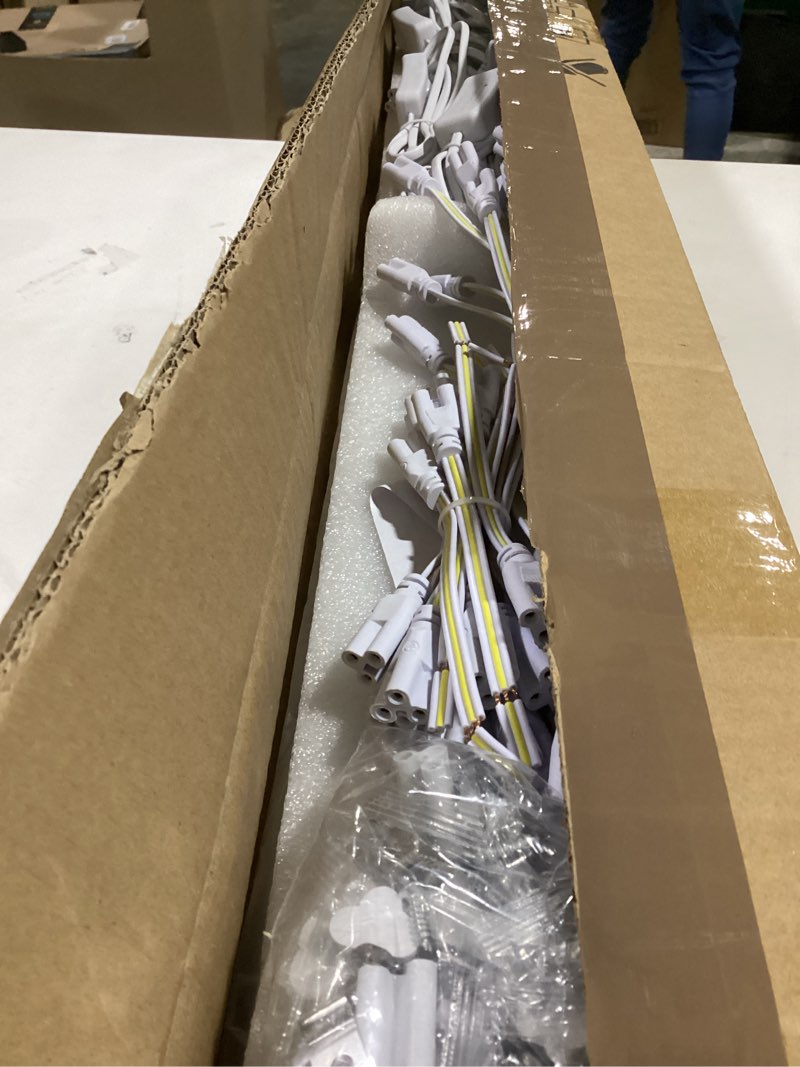 Condition photo showing Good Condition for 20-Pack LED T5 Integrated Single Fixture, 4FT Linkable LED Shop Light, 20W T5 Tube Lights for Garage Warehouse Workshop Basement, 2200lm, 6500K(Cool White), Plug&Play, Built-in ON/Off Switch 20W-4FT-5000K(20Pack)