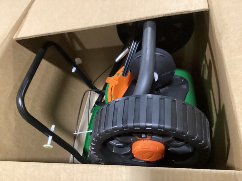 Condition photo showing New/Like New for scotts turf builder edgeguard dlx broadcast spreader for seed, fertilizer, salt, ice melt, holds up to 15,000 sq.ft. product deluxe