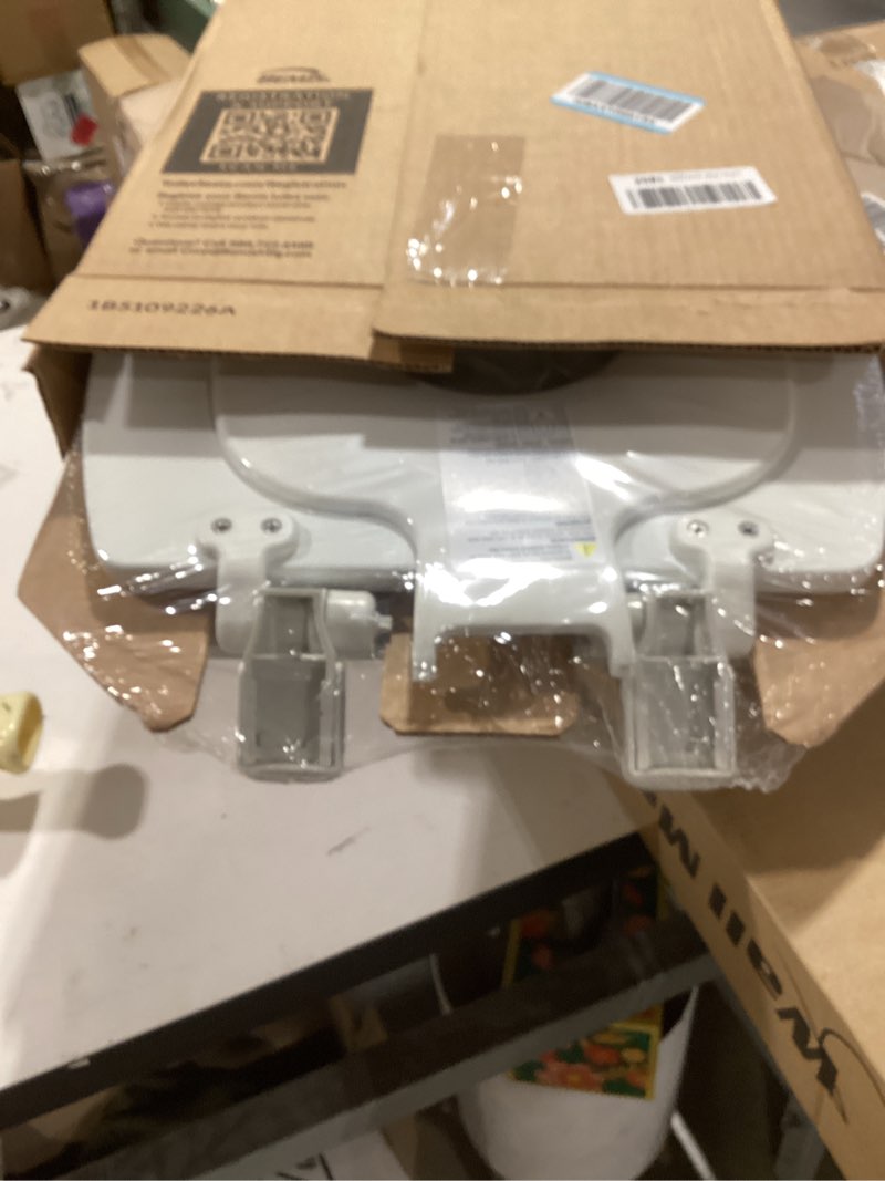 Condition photo showing New/Like New for bemis 500ec 390 toilet seat with easy clean & change hinges, 1 pack round, cotton white
