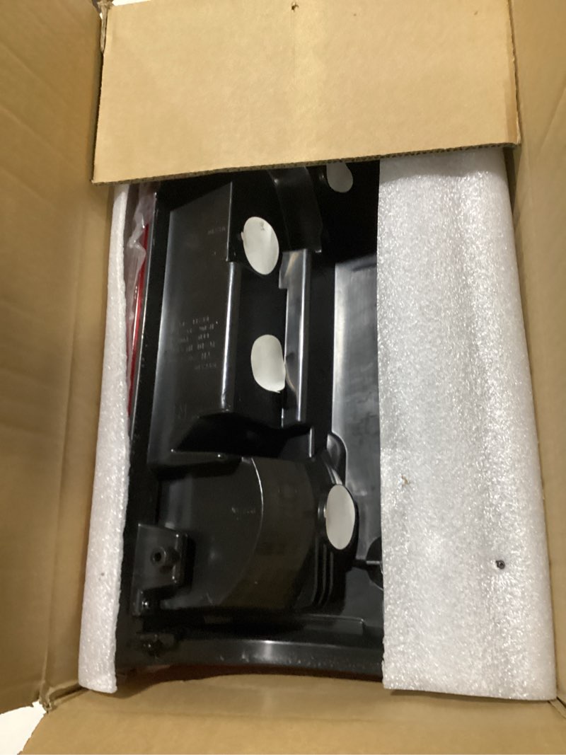 Condition photo showing New/Like New for tail lights rear taillight assembly compatible with ford f250 f350 super duty 2020 2021 2022 tail lamp non-led non-blind spot right passenger side halogen right w/o blind spot