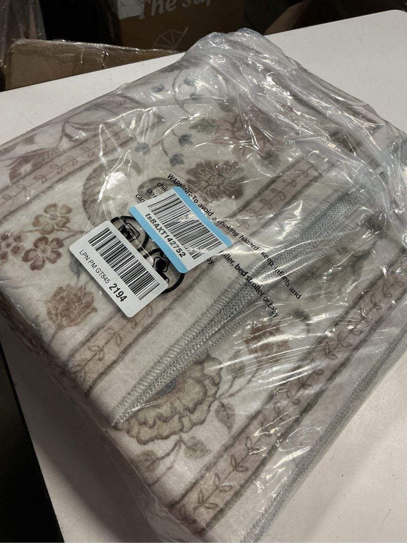 Condition photo showing Good Condition for garvee 5x7 living room rugs distressed floral print washable entryway rug, non slip non shedding vintage rug stain resistant low pile farmhouse carpet for bedroom, dining room, nursery, beige cottage|beige 5' x 7' (rectangular)
