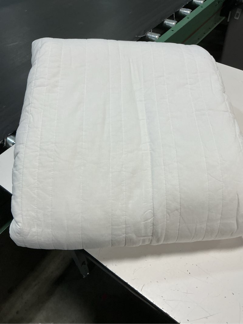 Condition photo showing As Is for quince european linen box quilt color white size/queen