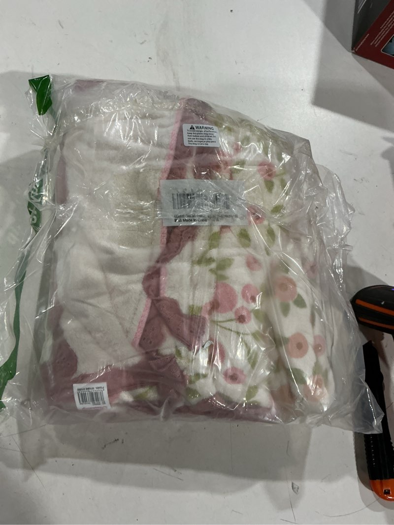 Condition photo showing Good Condition for abreeze floral bath towel set,3 pcs,coral fleece, soft and moisture-absorbent towels for valentine's day (1 bath towel,2 hand towels) flower-3