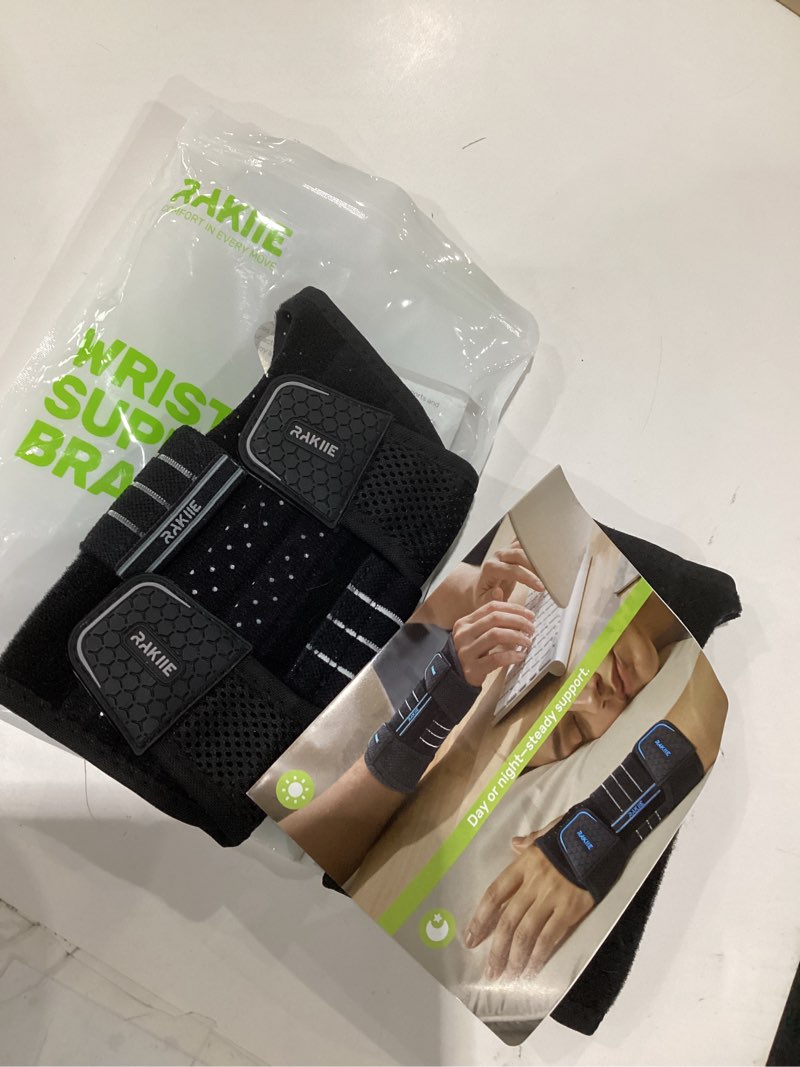 Condition photo showing Good Condition for wrist support brace