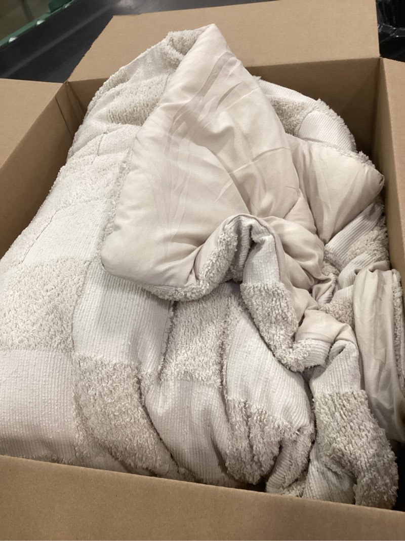 Condition photo showing As Is for Bedsure Queen Size Comforter Set Beige, Boho Tufted Bed Set, Checkered Farmhouse Shabby Chic Bedding, 3 Pieces, 1 Plaid Geometric Comforter and 2 Pillow Shams Queen 01 - Beige - Tufted Checkboard