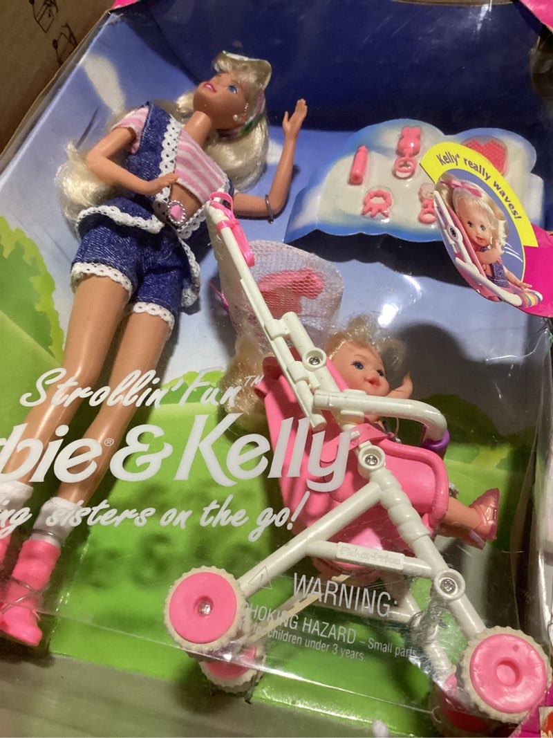 Mattel Strollin' Fun Barbie & Kelly