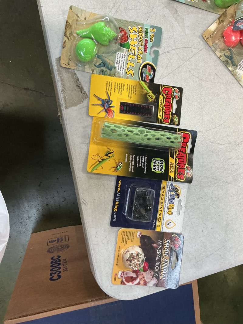 Condition photo showing New/Like New for Assortment of small pet items, miscellaneous small, variety of multiple pieces. 5 Pieces. 