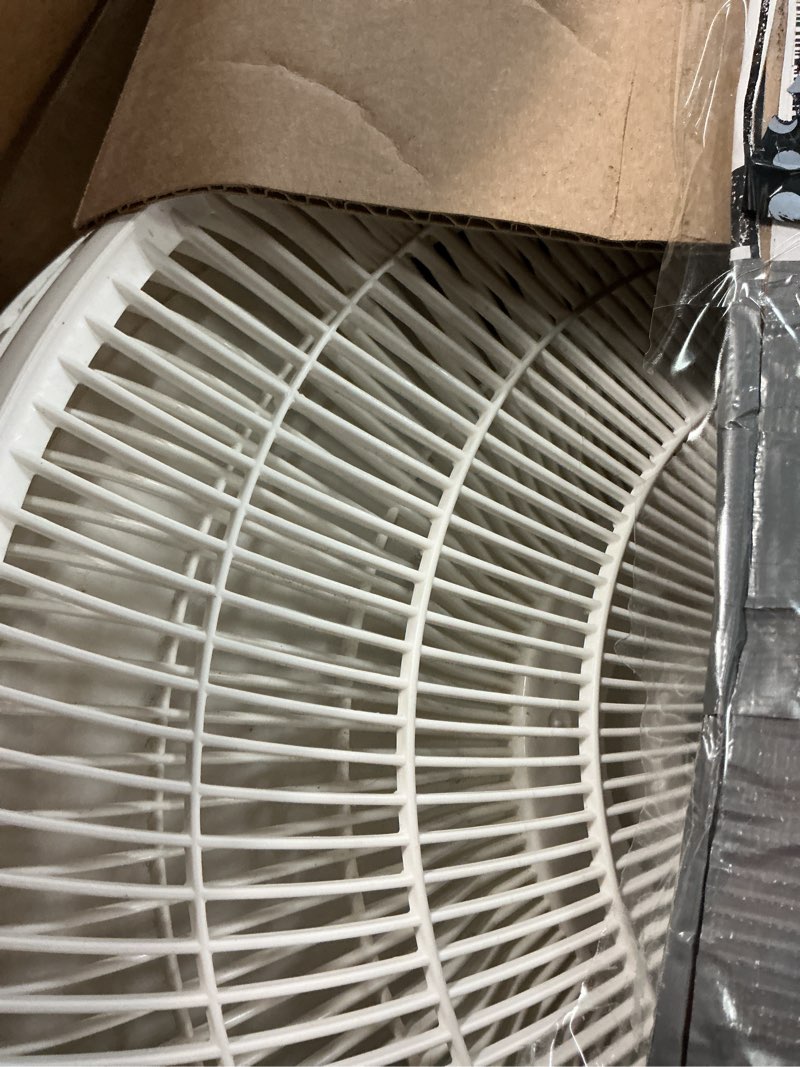 Condition photo showing Good Condition for lasko 2520 oscillating stand fan,white 16 inch